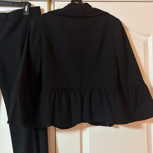 Stylish suit by Yoana Baraschi - Picture 3 of 13